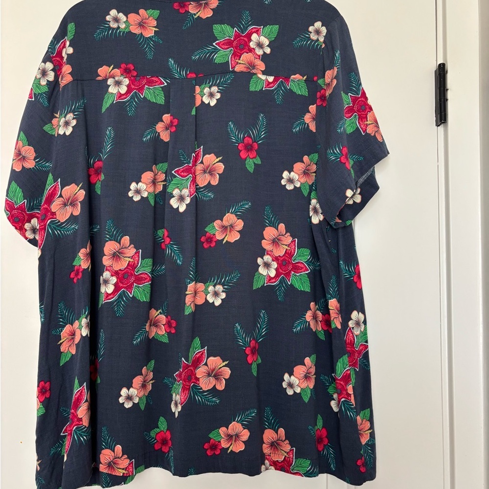 Netflix Stranger Things Tropical Floral Hawaiian Camp Shirt Button Up Size 2 - Picture 4 of 8